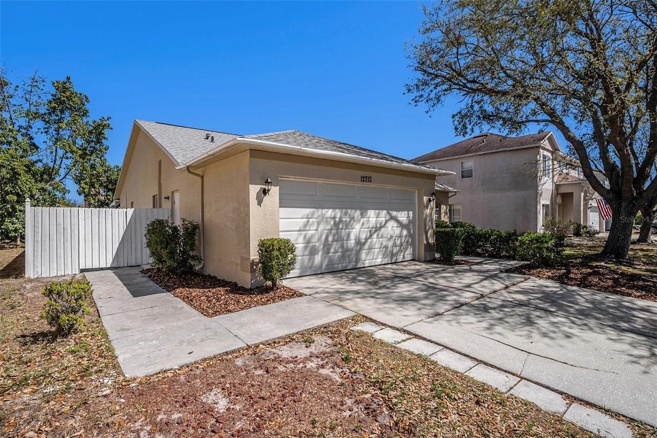 12712 Longcrest Dr - Photo 2 of 25