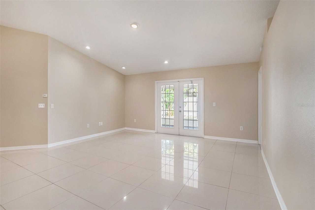 12712 Longcrest Dr - Photo 4 of 25