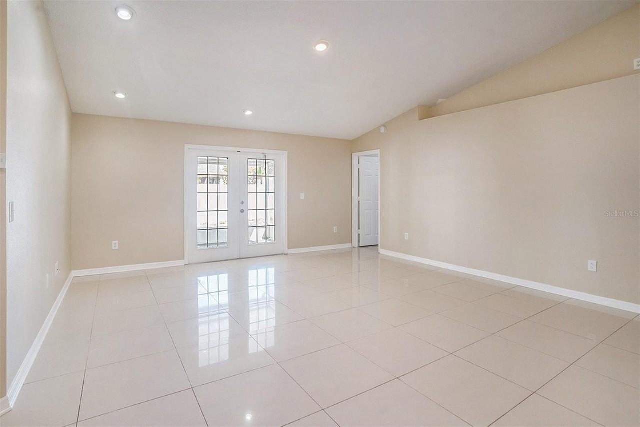 12712 Longcrest Dr - Photo 5 of 25