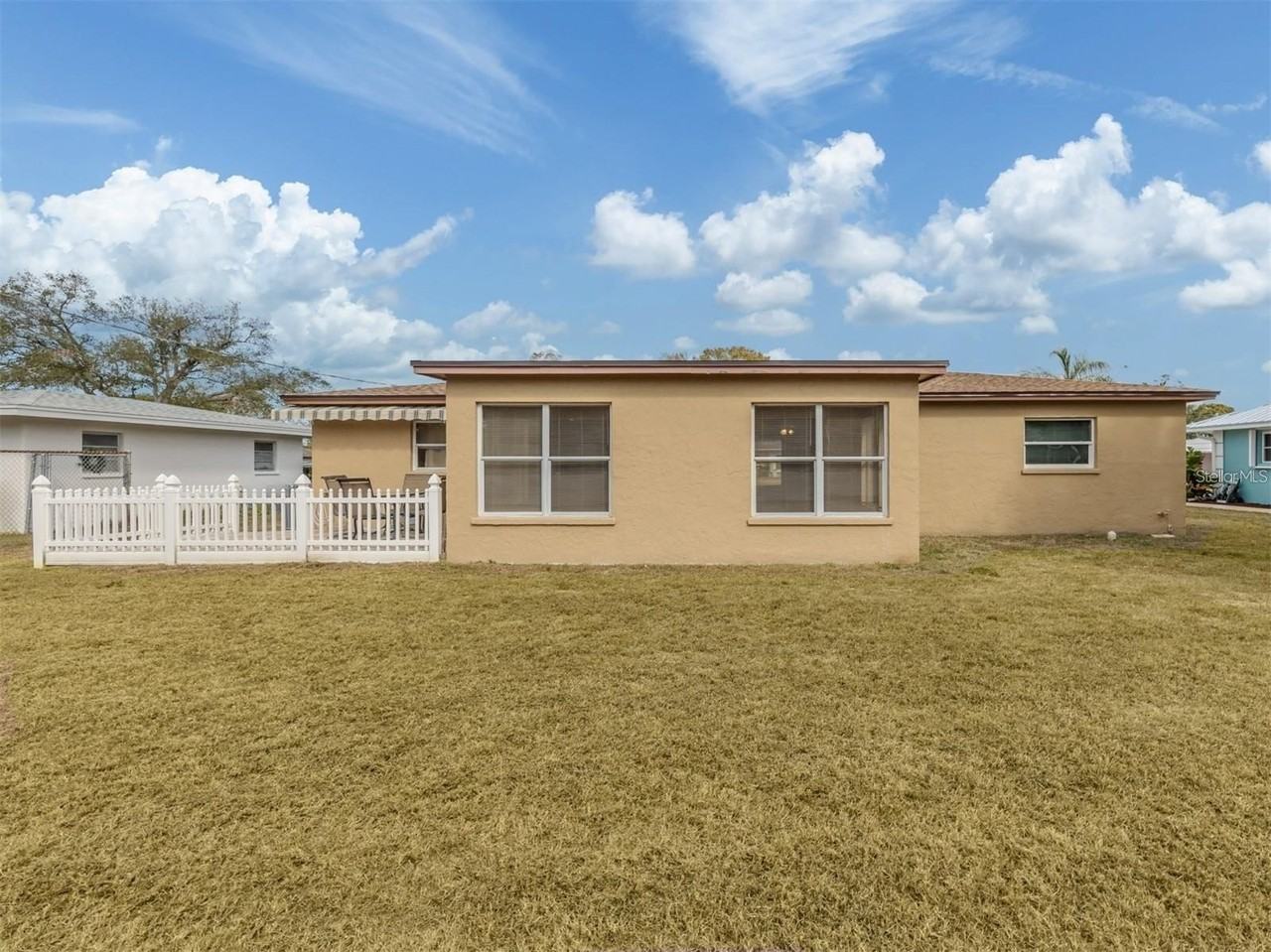 1215 Mango Ave - Photo 3 of 46