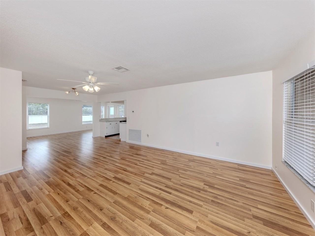 1215 Mango Ave - Photo 5 of 46