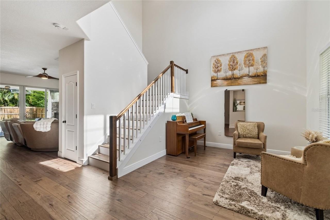 110 S Beverly Ave - Photo 3 of 28