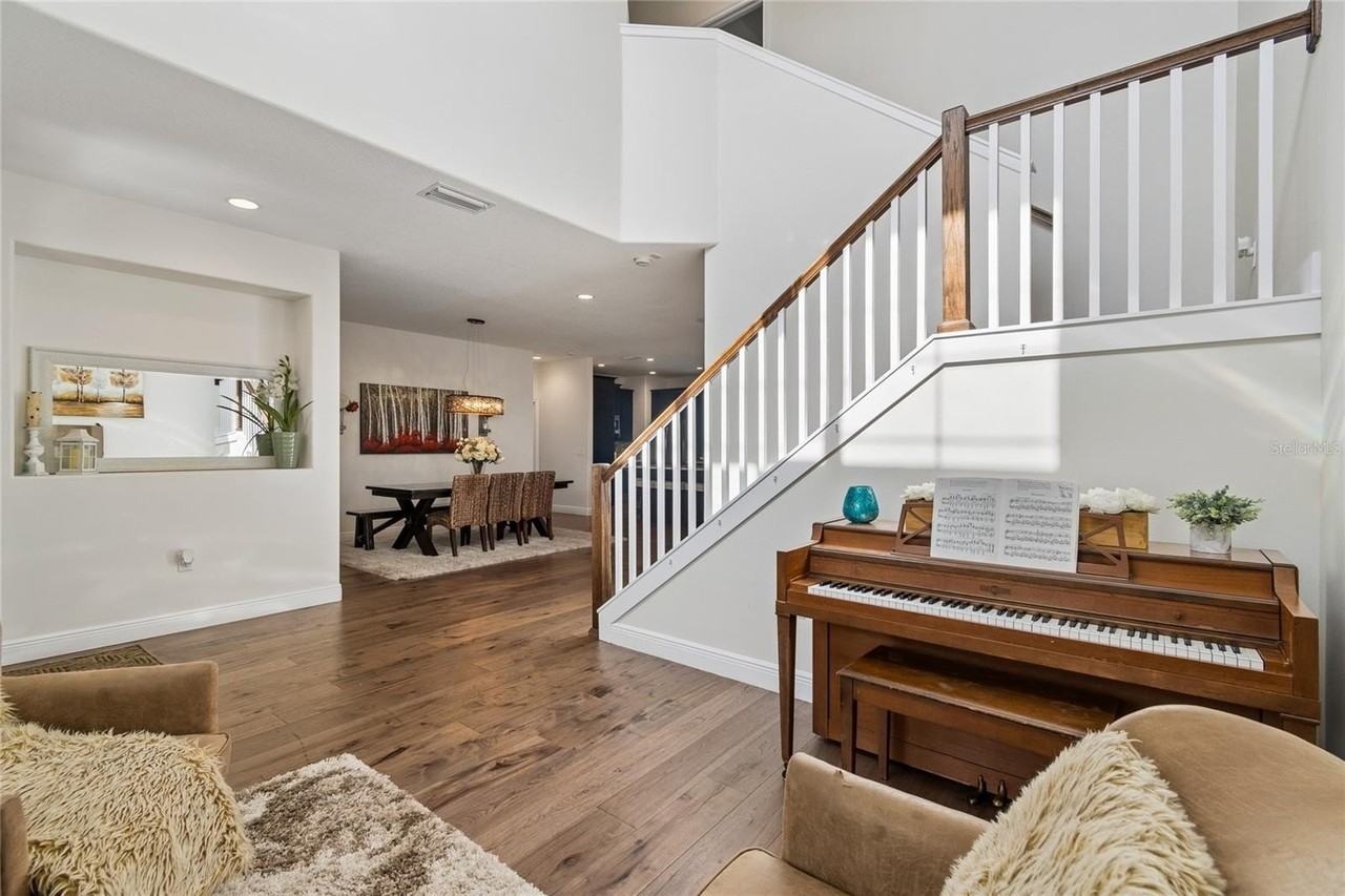 110 S Beverly Ave - Photo 4 of 28