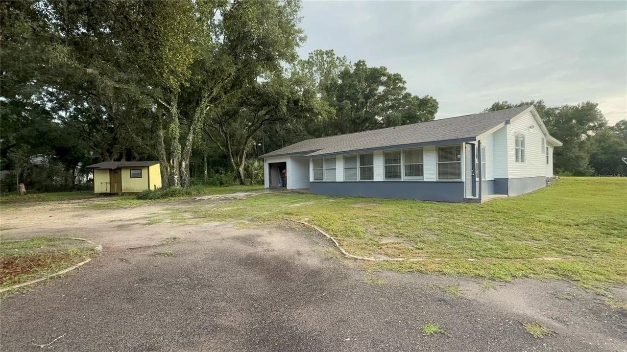 1051 Hawthorn St - Photo 2 of 50