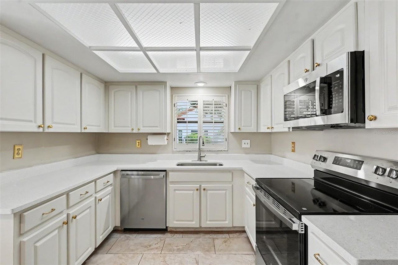 11502 Robles Del Rio Pl - Photo 5 of 39