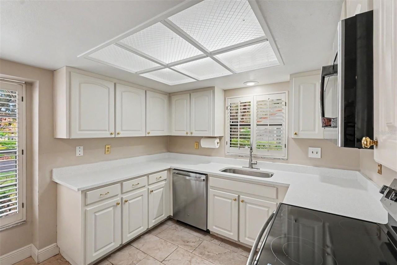 11502 Robles Del Rio Pl - Photo 7 of 39