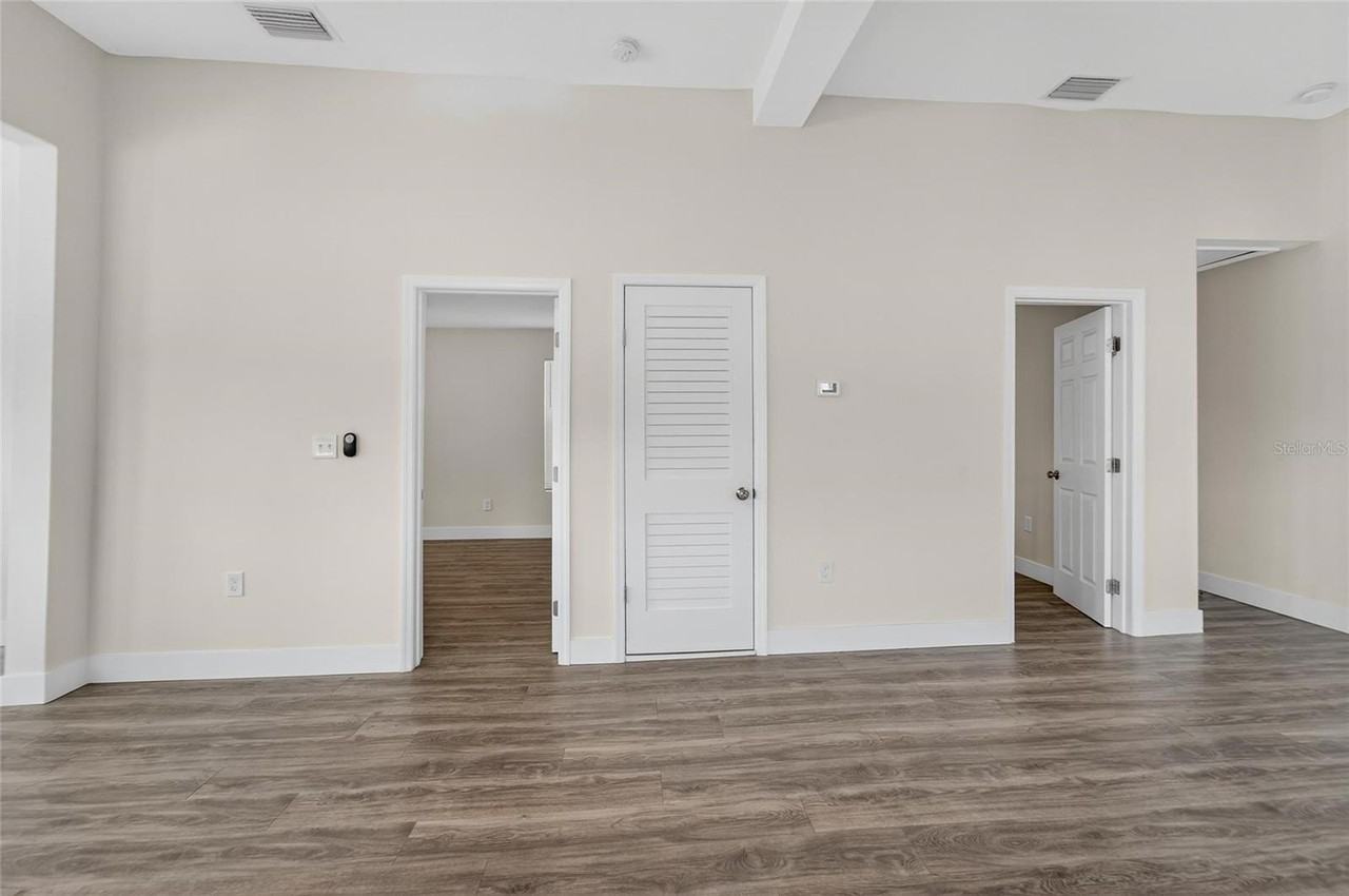 2525 W Beach St - Photo 7 of 40