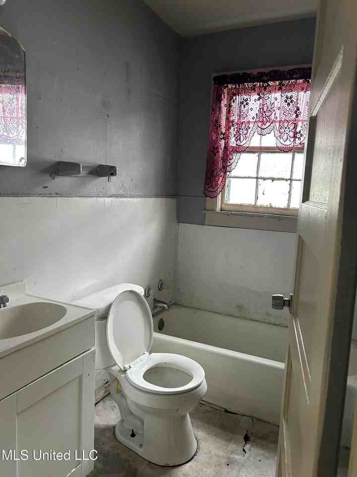 617 Avenue L - Photo 3 of 5