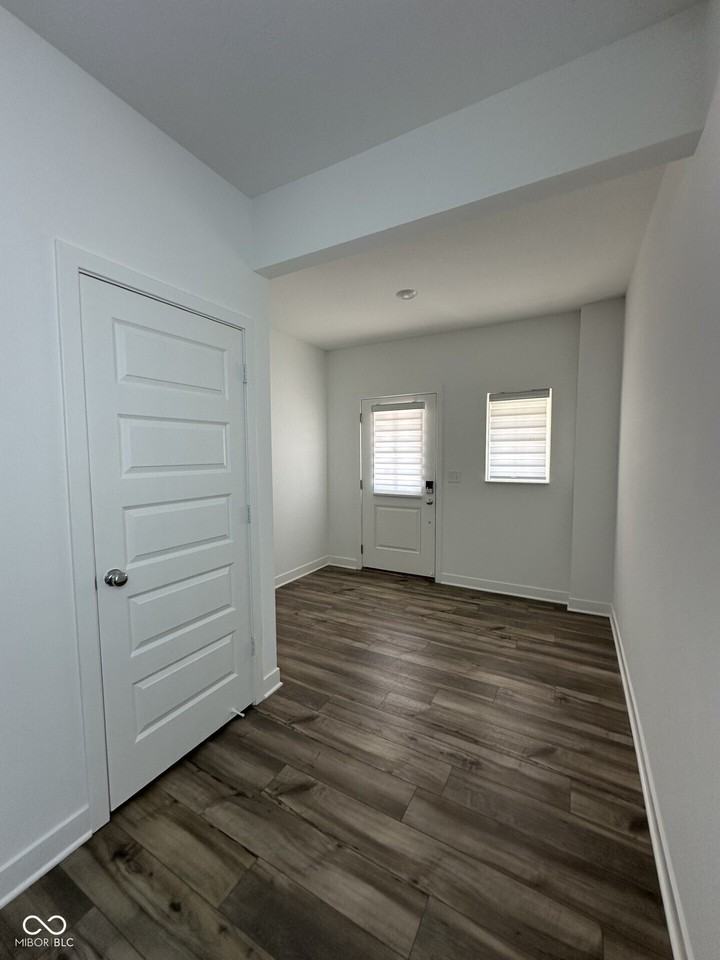 5730 Fire Opal Way - Photo 2 of 35
