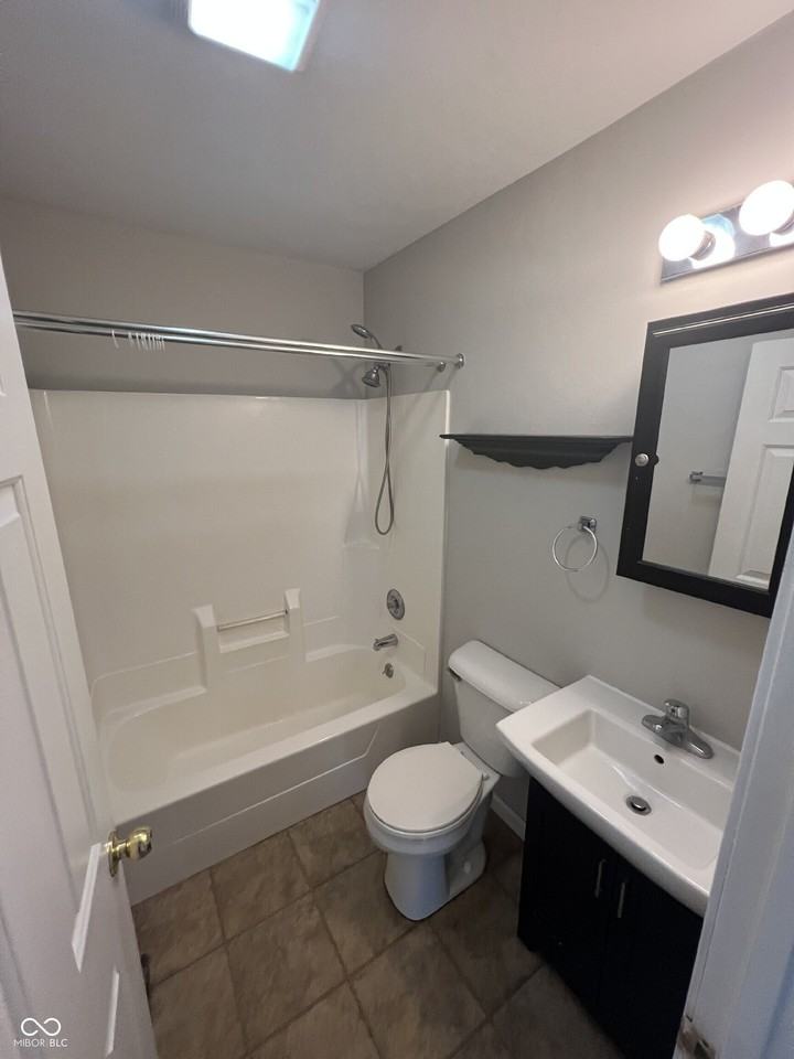 5819 Greenfield Ave - Photo 5 of 12