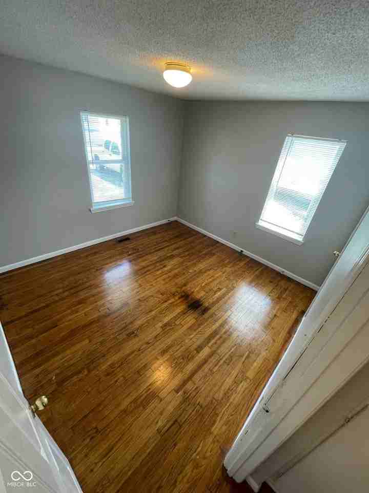 5819 Greenfield Ave - Photo 6 of 12