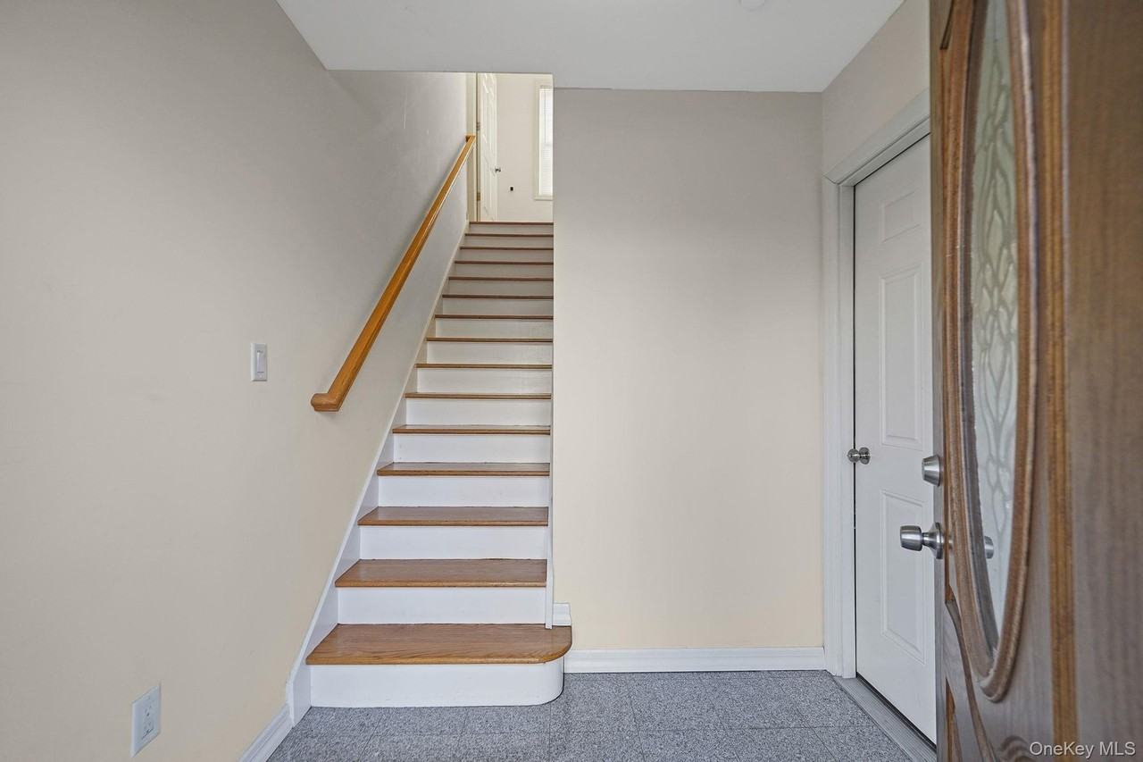 123 Clinton Ave #B - Photo 5 of 31