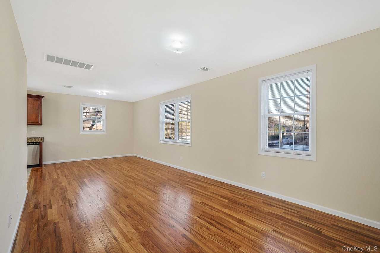 123 Clinton Ave #B - Photo 6 of 31