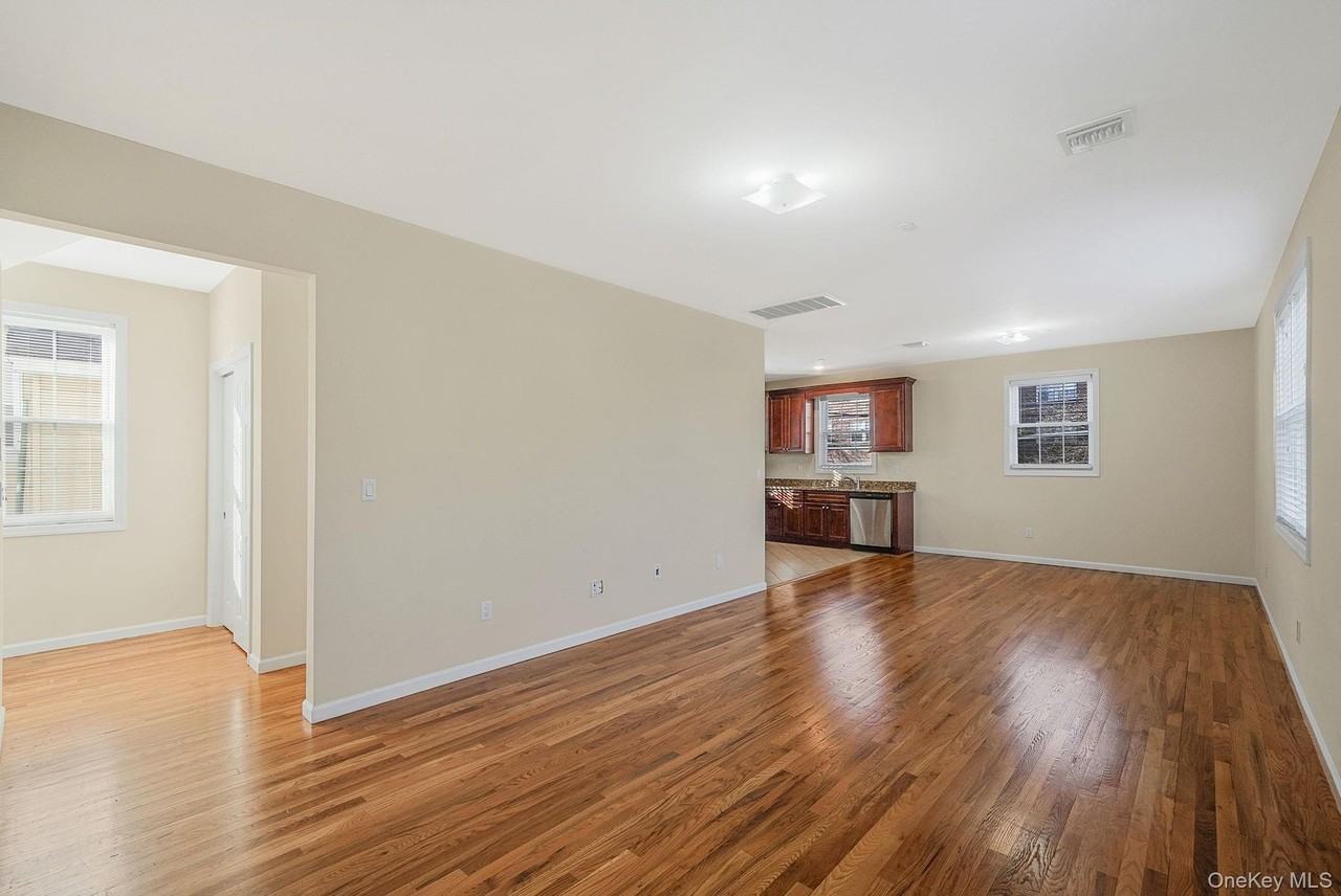 123 Clinton Ave #B - Photo 7 of 31