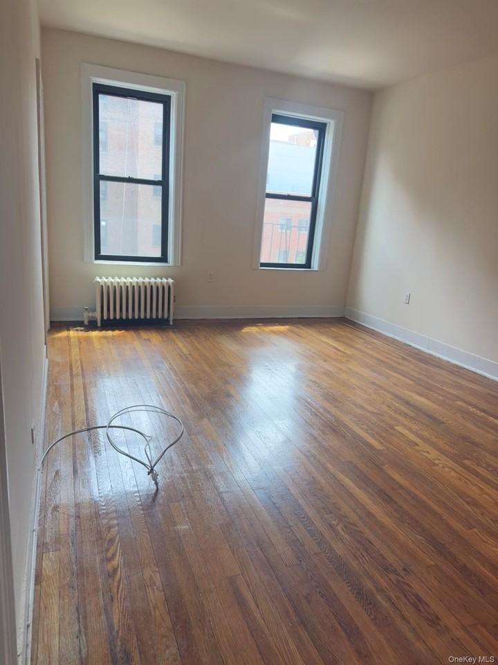 14444 Sanford Ave - Photo 3 of 9