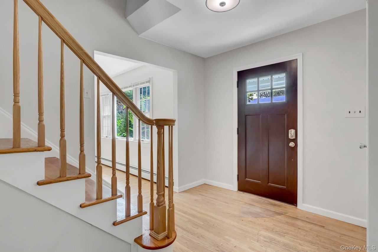 8 Tobi Ln - Photo 3 of 28