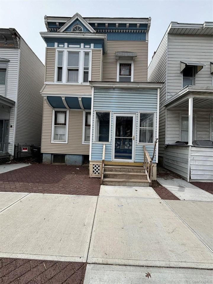 135 5th Ave