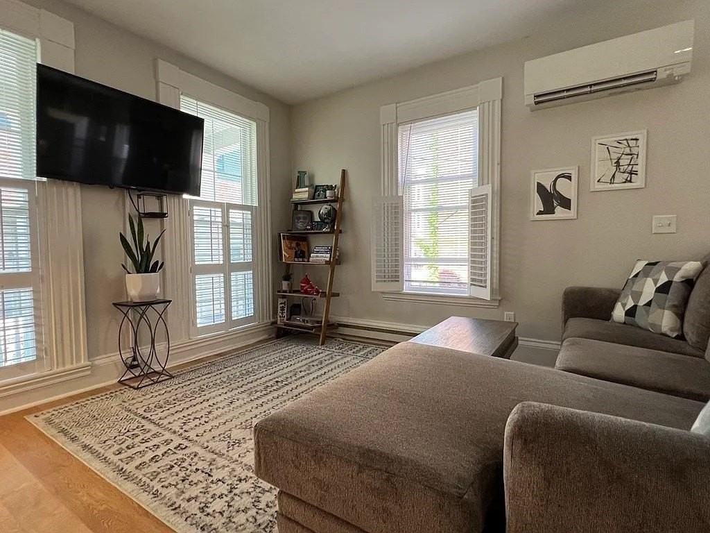 12 Alpine St #1