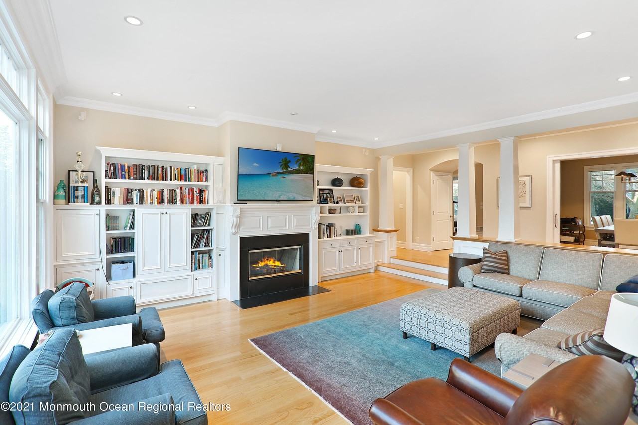 38 Vroom Ave - Photo 4 of 14