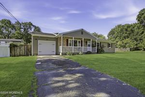 featured image of 1200 Lawrence Ave