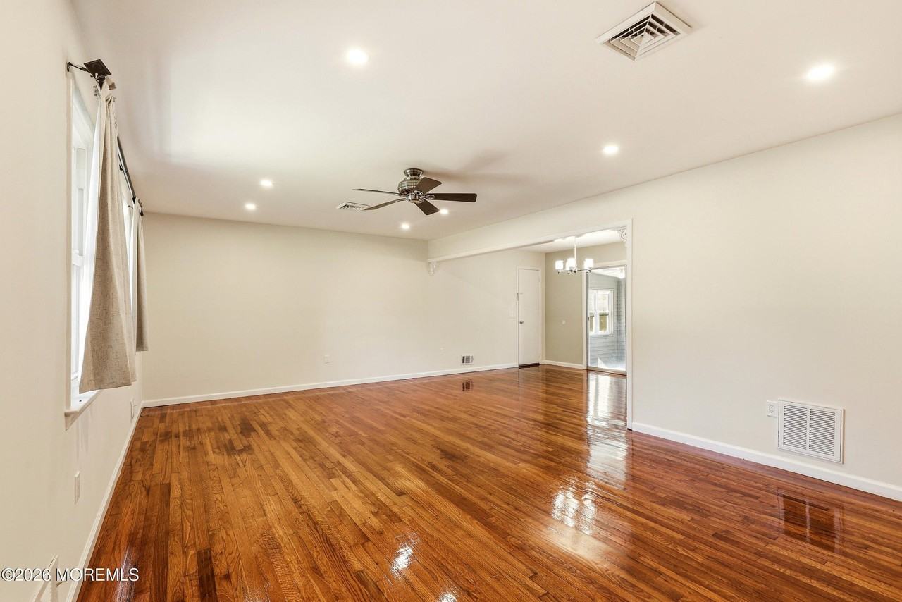 1200 Lawrence Ave - Photo 6 of 31