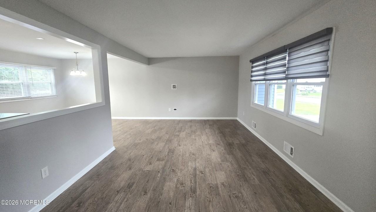 1032 Valley Stream Rd - Photo 3 of 22