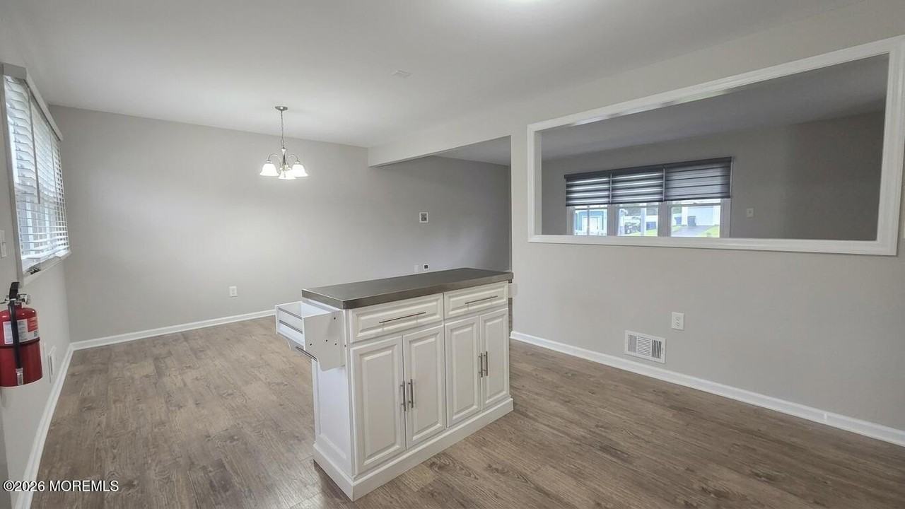 1032 Valley Stream Rd - Photo 4 of 22