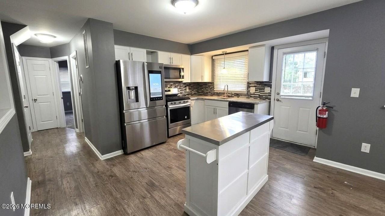 1032 Valley Stream Rd - Photo 5 of 22