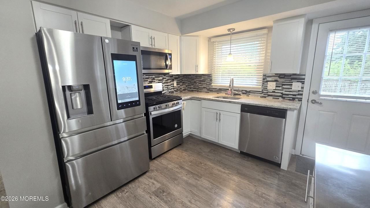 1032 Valley Stream Rd - Photo 6 of 22