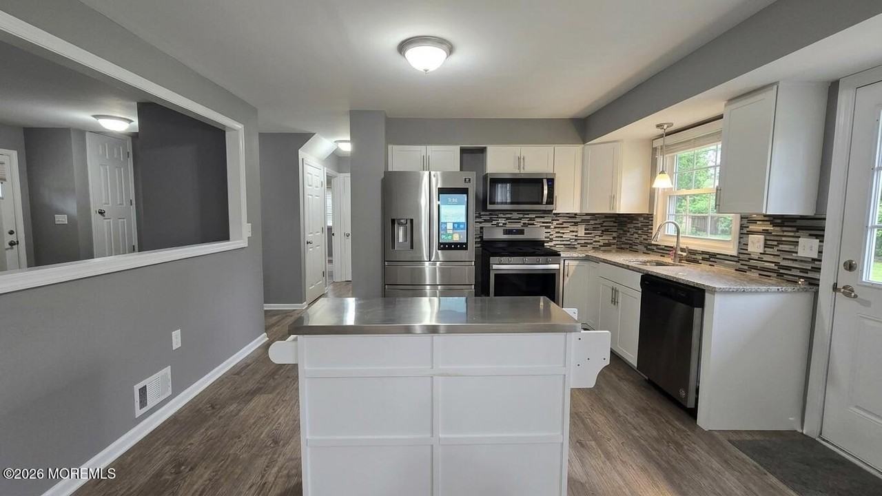1032 Valley Stream Rd - Photo 7 of 22