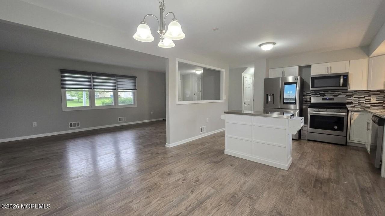 1032 Valley Stream Rd - Photo 4 of 22