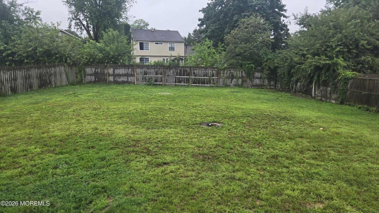 1032 Valley Stream Rd - Photo 5 of 22