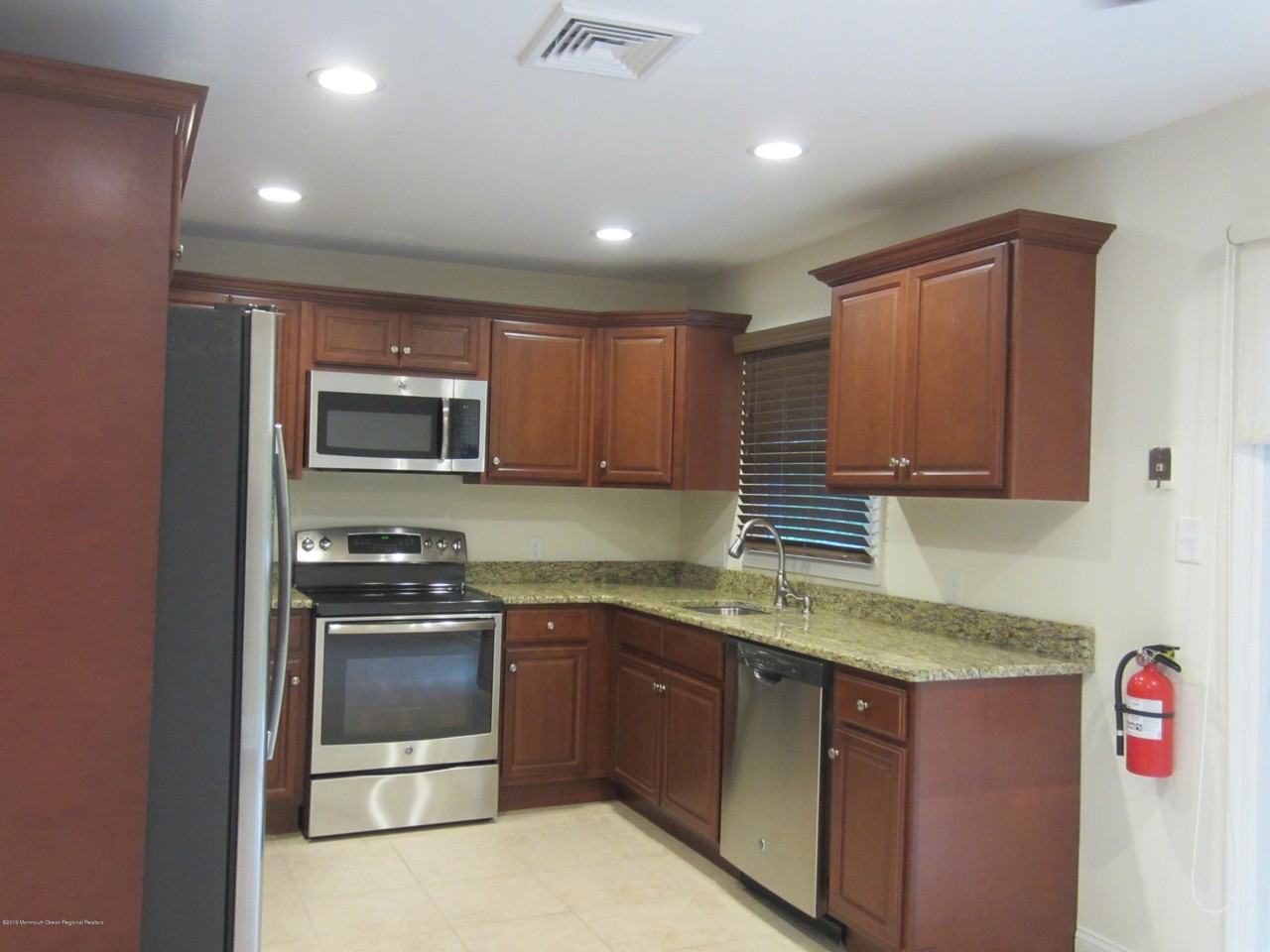 22 Lasatta Ave #2B - Photo 4 of 24