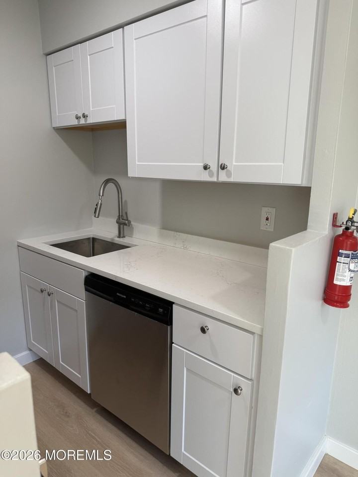 407 8th Ave #2G - Photo 3 of 9