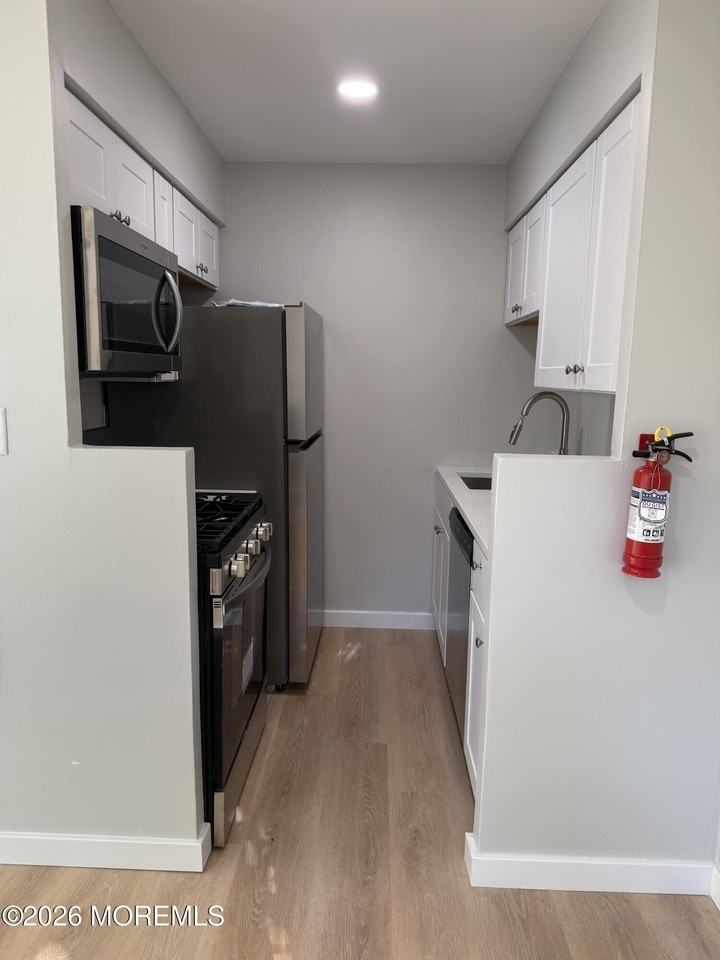 407 8th Ave #2G - Photo 4 of 9