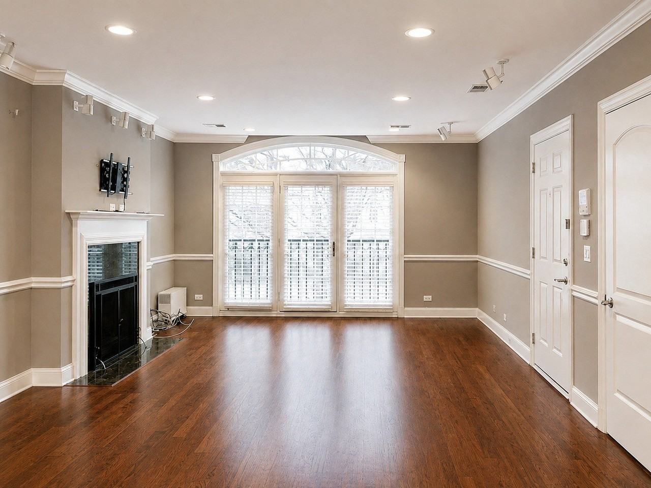 3545 N Wilton Ave #3S - Photo 3 of 10