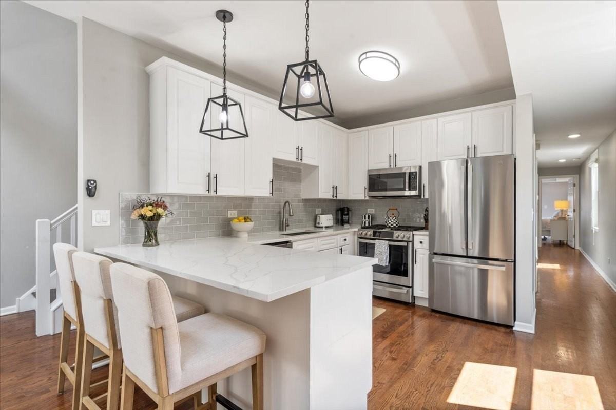 1521 W Wolfram St #3 - Photo 7 of 21