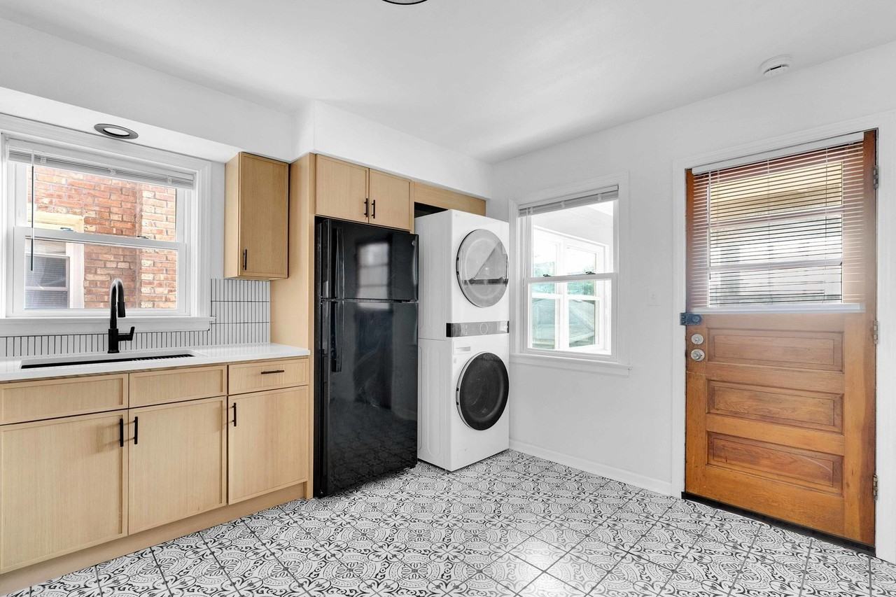 4614 N Central Ave #3 - Photo 3 of 14