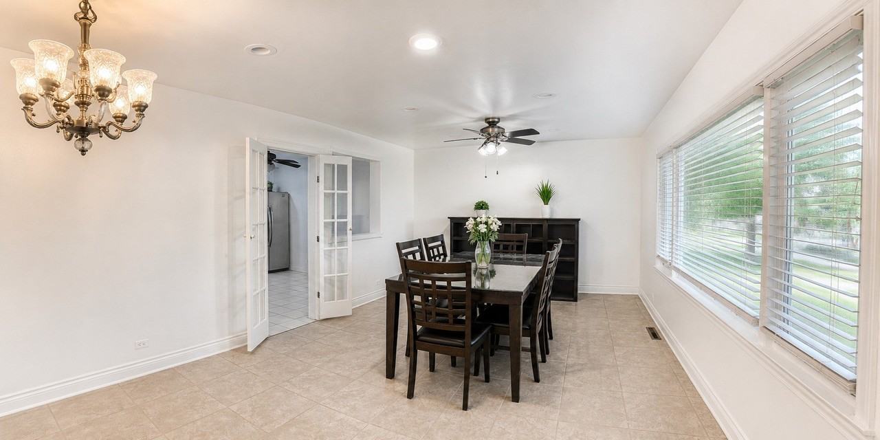 11536 S Ridgeland Ave - Photo 4 of 13