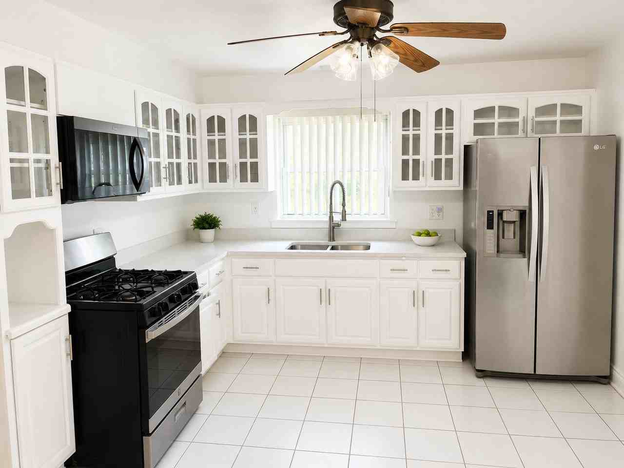 11536 S Ridgeland Ave - Photo 5 of 13
