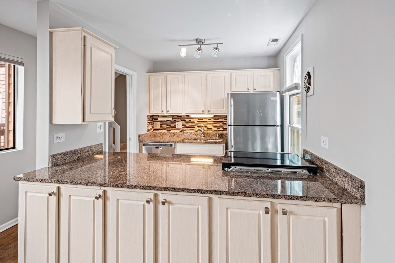 1839 N Bissell St #3 - Photo 6 of 20