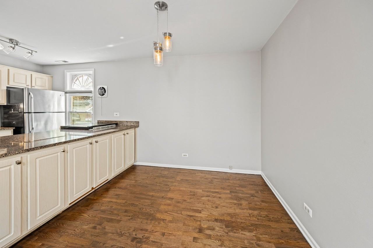 1839 N Bissell St #3 - Photo 7 of 20