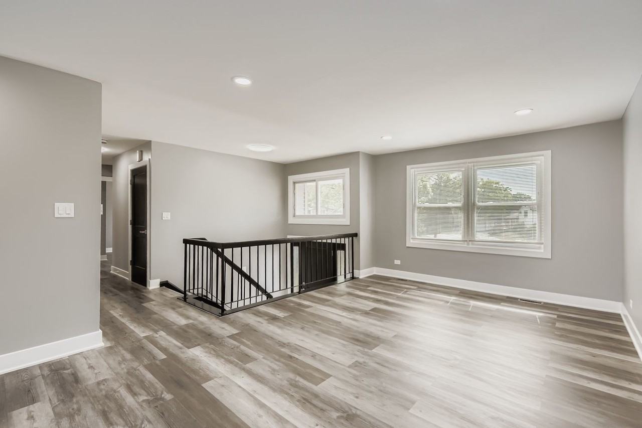5611 Allemong Dr - Photo 5 of 29