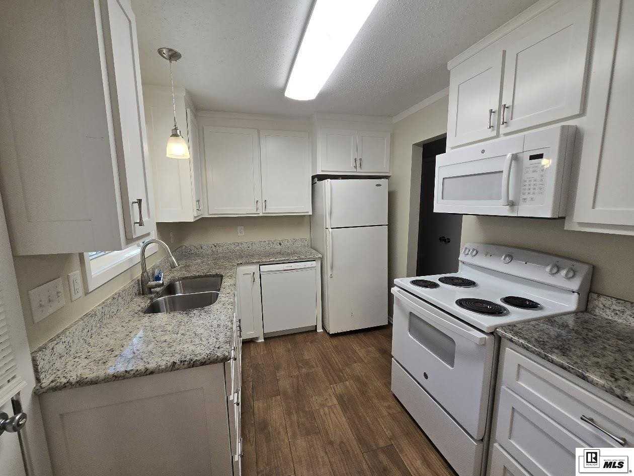 2306 Debastrop Dr - Photo 4 of 18