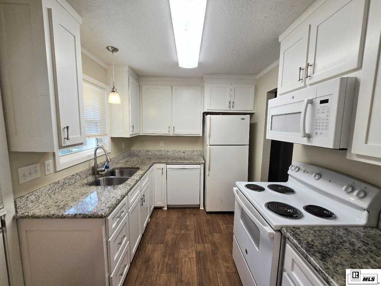 2306 Debastrop Dr - Photo 5 of 18