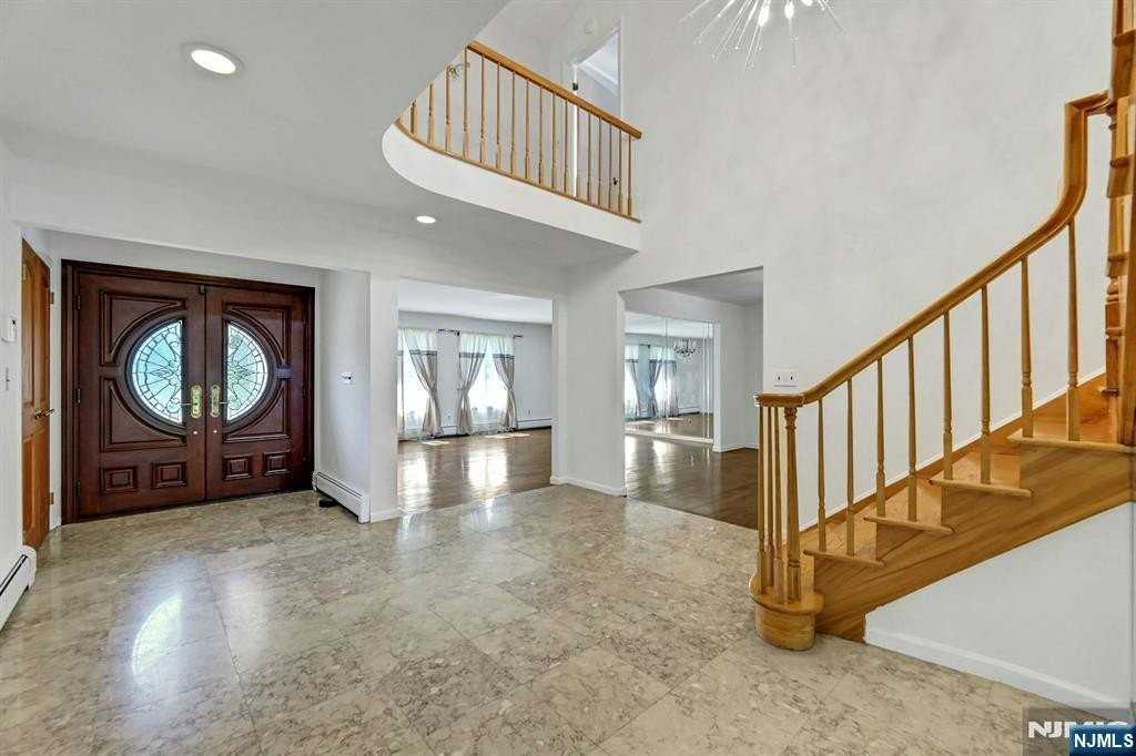 268 Center St - Photo 3 of 35
