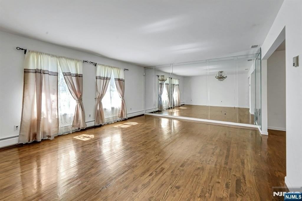 268 Center St - Photo 4 of 35