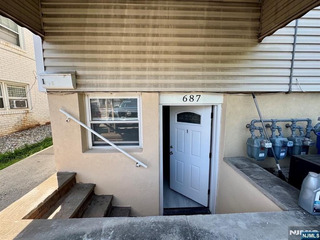 687 Midland Ave #1 - Photo 2 of 9