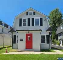 featured image of 7 Oak St