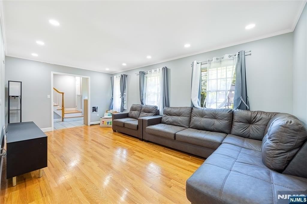 361 Walthery Ave - Photo 3 of 19
